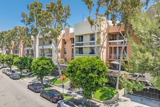Kings Villa in West Hollywood, CA - Building Photo - Building Photo