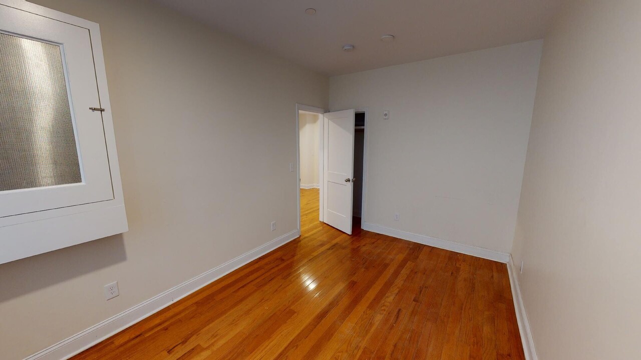 120 Sutherland Rd, Unit 2 BED 1 BATH Hardwood in Boston, MA - Building Photo