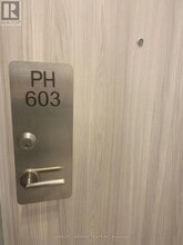 75 Canterbury Pl in Toronto, ON - Building Photo - Building Photo