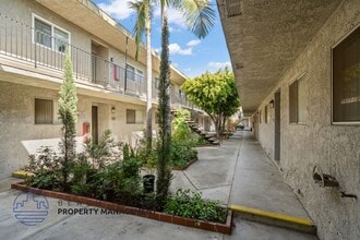 1261-1281 Rosecrans Ave. in Gardena, CA - Foto de edificio - Building Photo