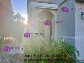 1019 Sycamore Ln in Brentwood, CA - Building Photo - Building Photo