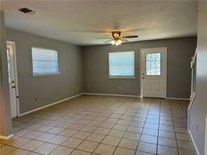 711 Swiss Ct, Unit Private in College Station, TX - Building Photo - Building Photo