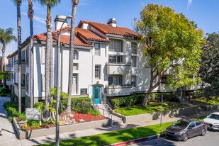 960 N. Alfred in Los Angeles, CA - Building Photo