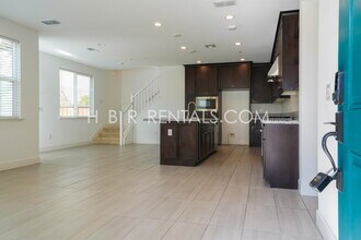 337 W Phelps Dr in Tracy, CA - Building Photo - Building Photo