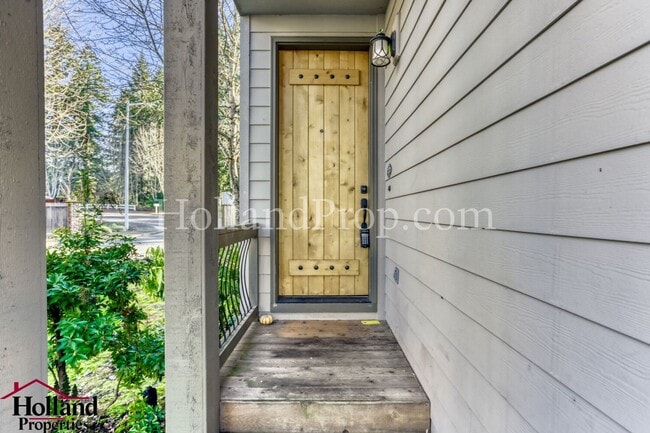 120 NE Stonebriar Ln in Hillsboro, OR - Building Photo - Building Photo