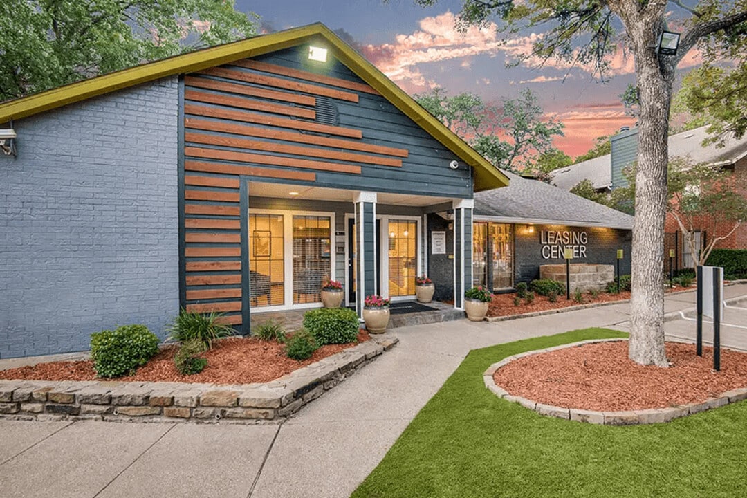 Cottonwood in Dallas, TX - Foto de edificio