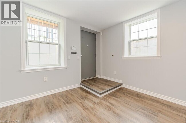 58 Beverly St in Cambridge, ON - Building Photo - Building Photo