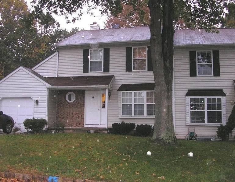 111 Paiute Trail in Branchburg, NJ - Building Photo