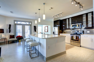 Haven At Avalon in Alpharetta, GA - Foto de edificio - Building Photo