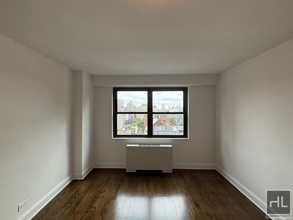 E 16 ST in New York, NY - Foto de edificio