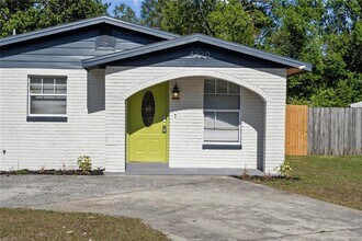 4220 E Powhatan Ave in Tampa, FL - Building Photo - Building Photo
