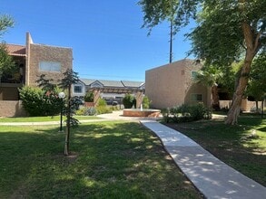 5525 E Thomas Rd in Phoenix, AZ - Foto de edificio - Building Photo