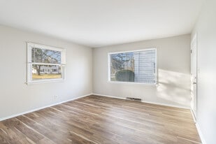 W166N9182 Grand Ave in Menomonee Falls, WI - Building Photo