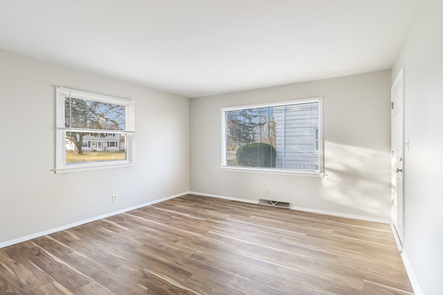 W166N9182 Grand Ave in Menomonee Falls, WI - Building Photo