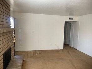 7704 N Laurelglen Blvd in Bakersfield, CA - Building Photo - Building Photo