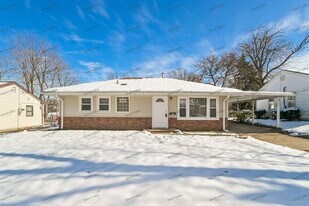 1220 St Bernadette Ln in Florissant, MO - Building Photo