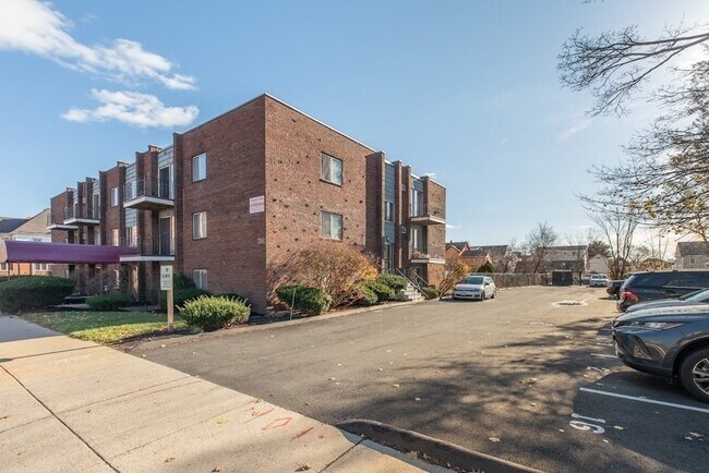 426 Pleasant St in Malden, MA - Building Photo - Building Photo