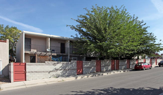 3911 Silver Ave SE in Albuquerque, NM - Building Photo - Building Photo