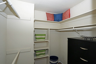 Pembroke Lake Apartments in Virginia Beach, VA - Foto de edificio - Interior Photo