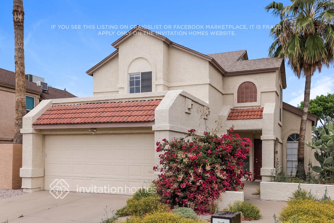 442 E Kerry Ln in Phoenix, AZ - Building Photo