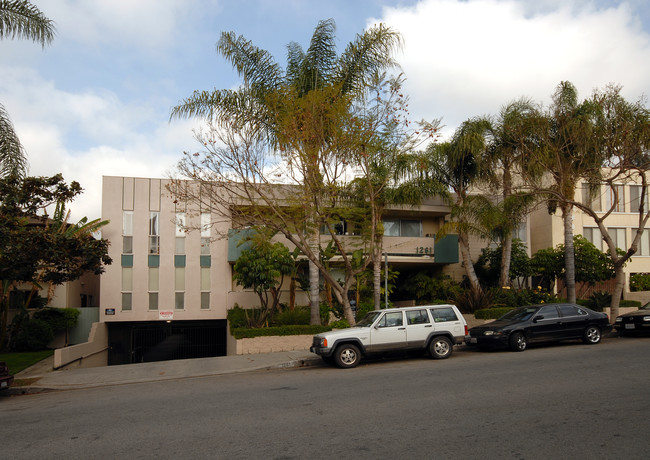 1261 N Laurel Ave in West Hollywood, CA - Building Photo - Building Photo