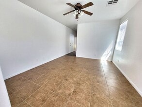 9322 Quiet Mist Ct in Las Vegas, NV - Building Photo - Building Photo