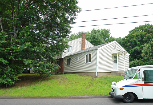 248-258 Woodlawn Cir in East Hartford, CT - Building Photo - Building Photo