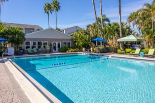 The Laurels in Ft. Myers, FL - Building Photo