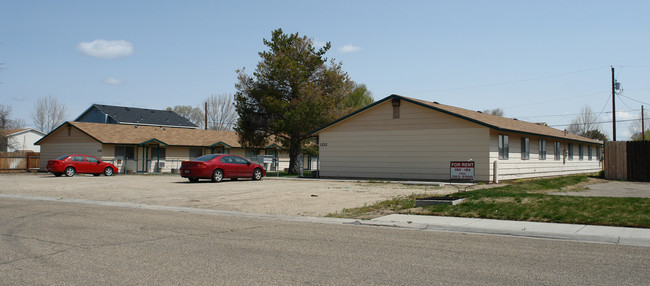 1208-1212 S Maple St in Nampa, ID - Building Photo - Building Photo