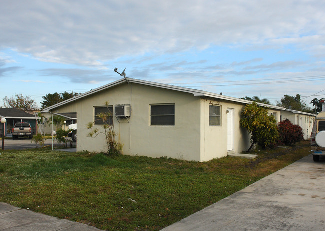 Casa Linda in Hollywood, FL - Building Photo - Building Photo