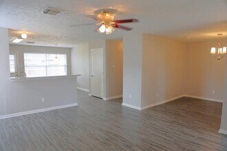 16210 Rosenridge Dr in Houston, TX - Building Photo - Building Photo