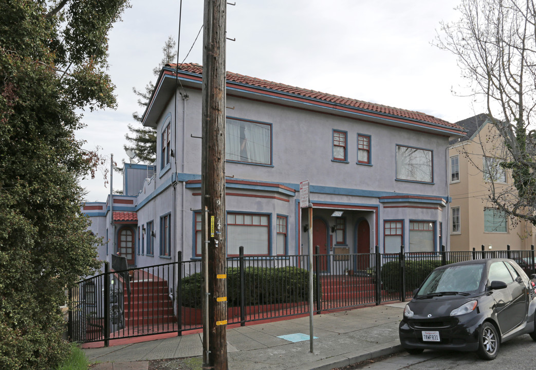 1074 E 33rd St in Oakland, CA - Building Photo