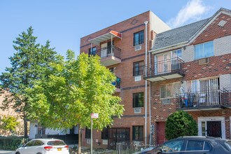 4113 68th St in Flushing, NY - Foto de edificio - Building Photo
