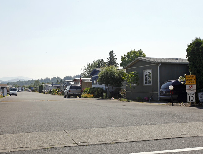 Poplar Mobile Manor in Wood Village, OR - Building Photo - Building Photo