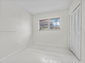 10305 SW 40th St in Miami, FL - Building Photo - Building Photo