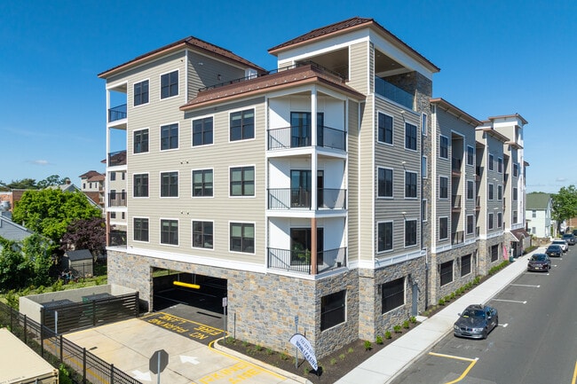 The Willow at Long Branch in Long Branch, NJ - Foto de edificio - Building Photo