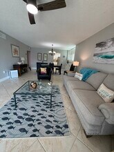 7560 Bay Island Dr S in South Pasadena, FL - Foto de edificio - Building Photo