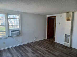 611 N Meridian Ave in Valley Center, KS - Building Photo - Building Photo