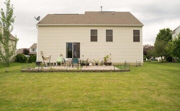 1664 Boxwood Dr in Lewis Center, OH - Building Photo - Building Photo