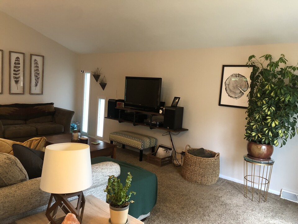 202 N 110th St in Wauwatosa, WI - Building Photo