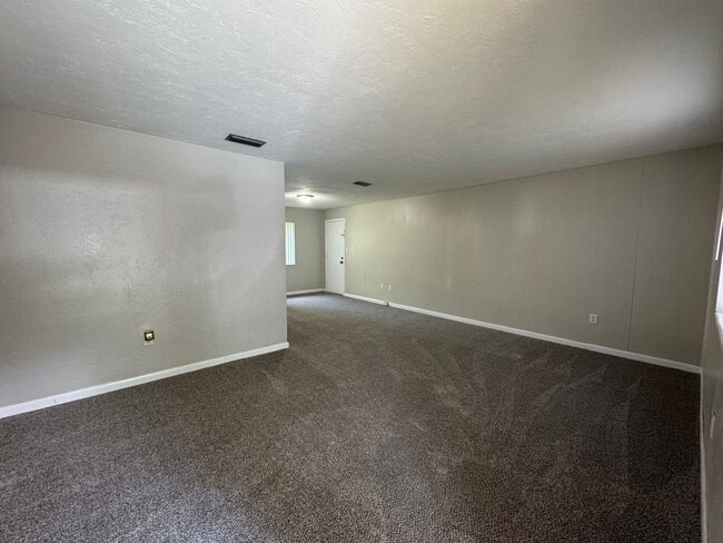 2046 NW 31st Pl in Gainesville, FL - Building Photo - Building Photo