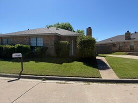 204 Lanham Ct in White Settlement, TX - Building Photo
