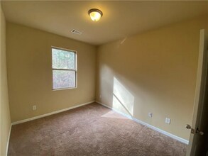 303 Bonnes Dr in Stonecrest, GA - Building Photo - Building Photo