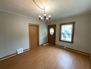 3392 W 49th St, Unit 3392 West 49th Street Down in Cleveland, OH - Building Photo - Building Photo