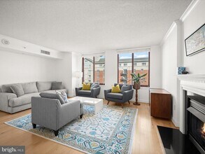 1205 N Garfield St in Arlington, VA - Building Photo - Building Photo