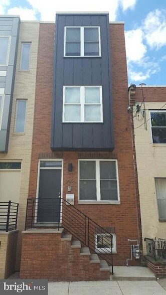 2006 Titan St, Unit 11-11-205 in Philadelphia, PA - Building Photo