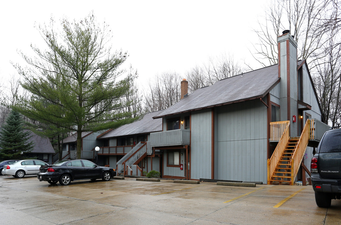 Pine Mill Ridge Apartments in Cuyahoga Falls, OH - Building Photo