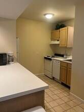 912 Old Pond Ln in Norwich, CT - Building Photo - Building Photo