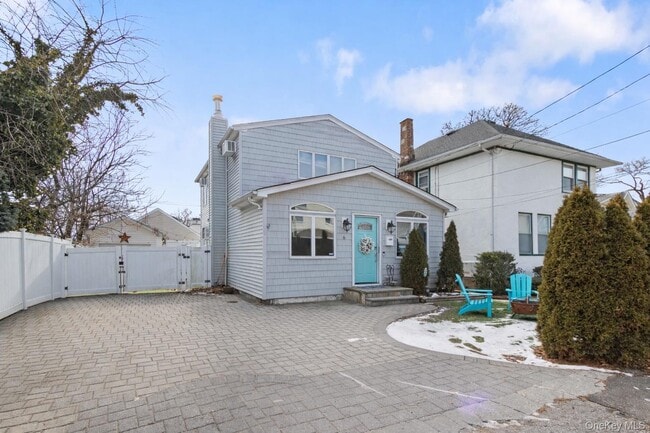 property at 6 Charles Pl