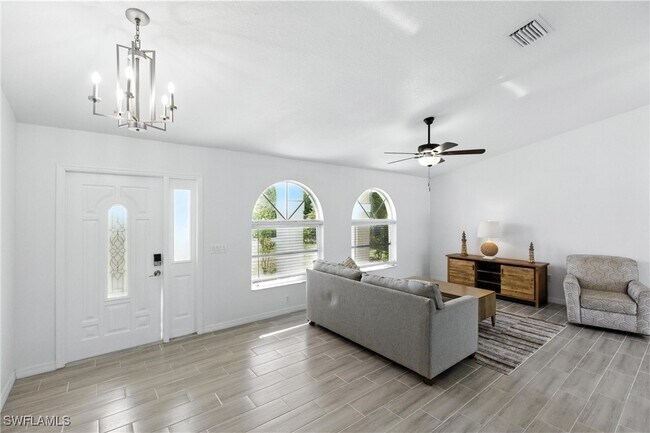 830 Columbia St in Port Charlotte, FL - Building Photo - Building Photo